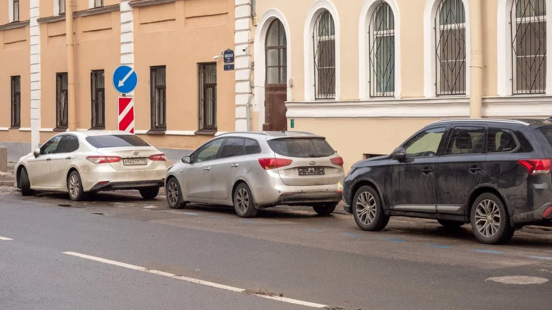 Более 23 тысяч нарушителей правил платной парковки нашли за четыре месяца в Петербурге