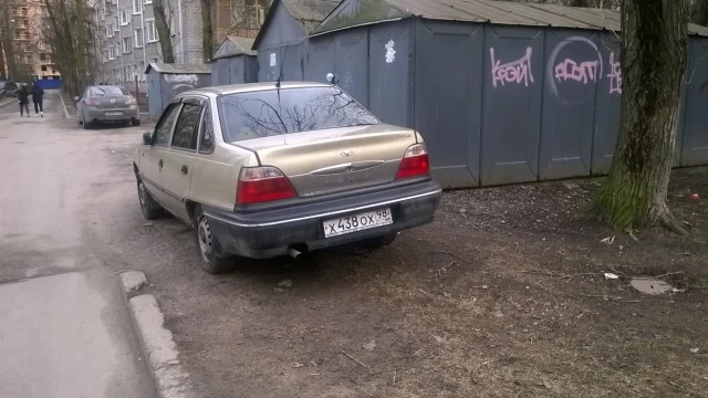 Парковка на газонах в Московском районе