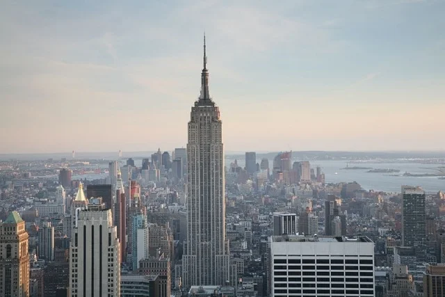 800px-NYC_Empire_State_Building.jpg