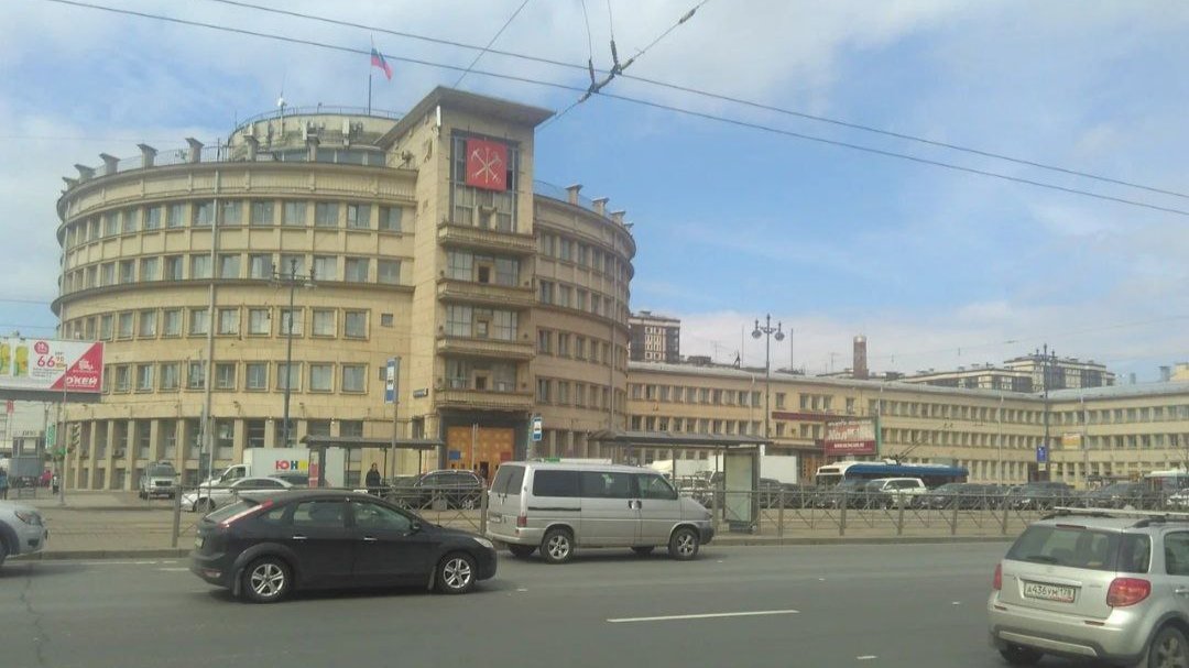 На ремонт крыши административного здания на Московском проспекте выделят 3 млн рублей