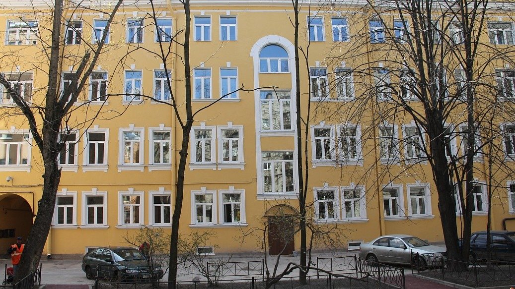 Студенты Академии реставрации и дизайна распишут парадные доходных домов Петербурга