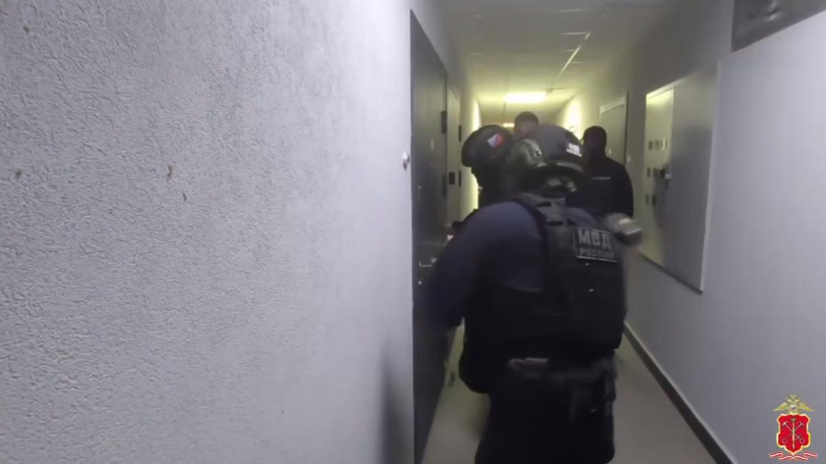 Скриншот видео: МВД по Петербургу и Ленобласти