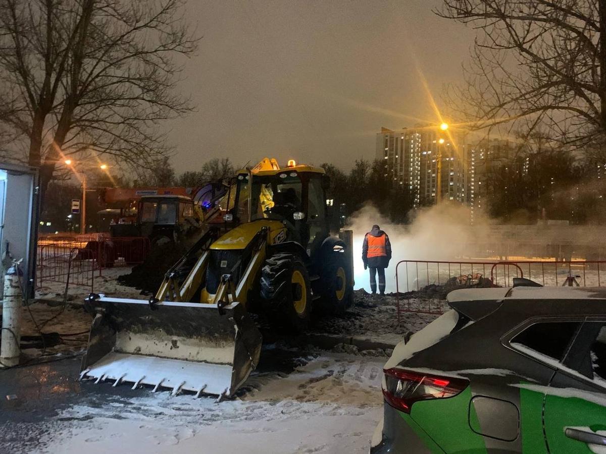 в городе прорвало трубу