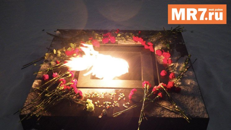 На Марсовом поле возложили цветы в память о погибших Маркелове и Бабуровой