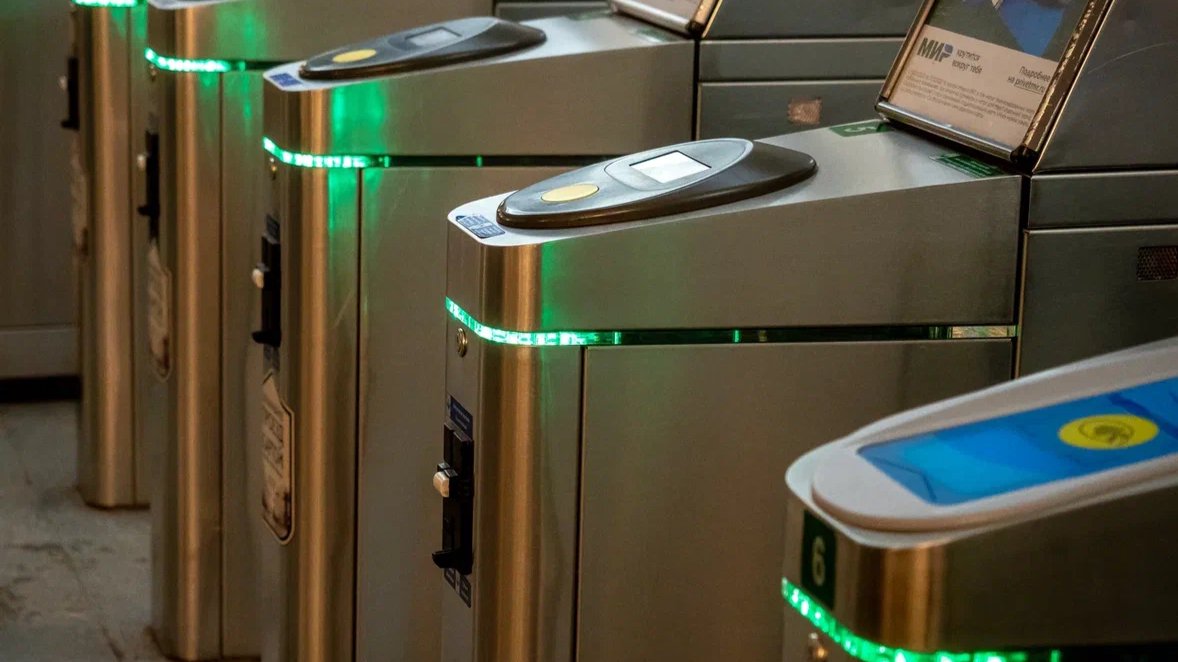 За оскорбление сотрудников метрополитена петербуржец заплатит шесть тысяч рублей