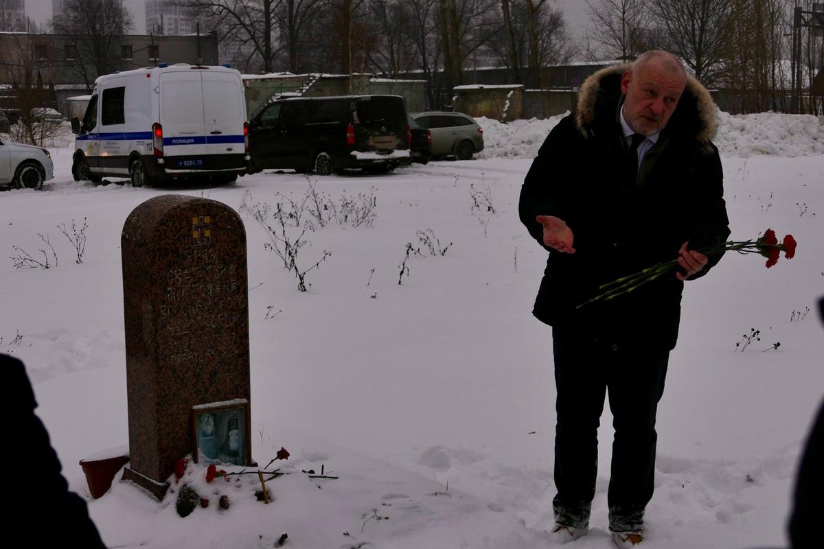 Александр Несмеянов у закладного камня. Фото: Дарья Дмитриева / MR7