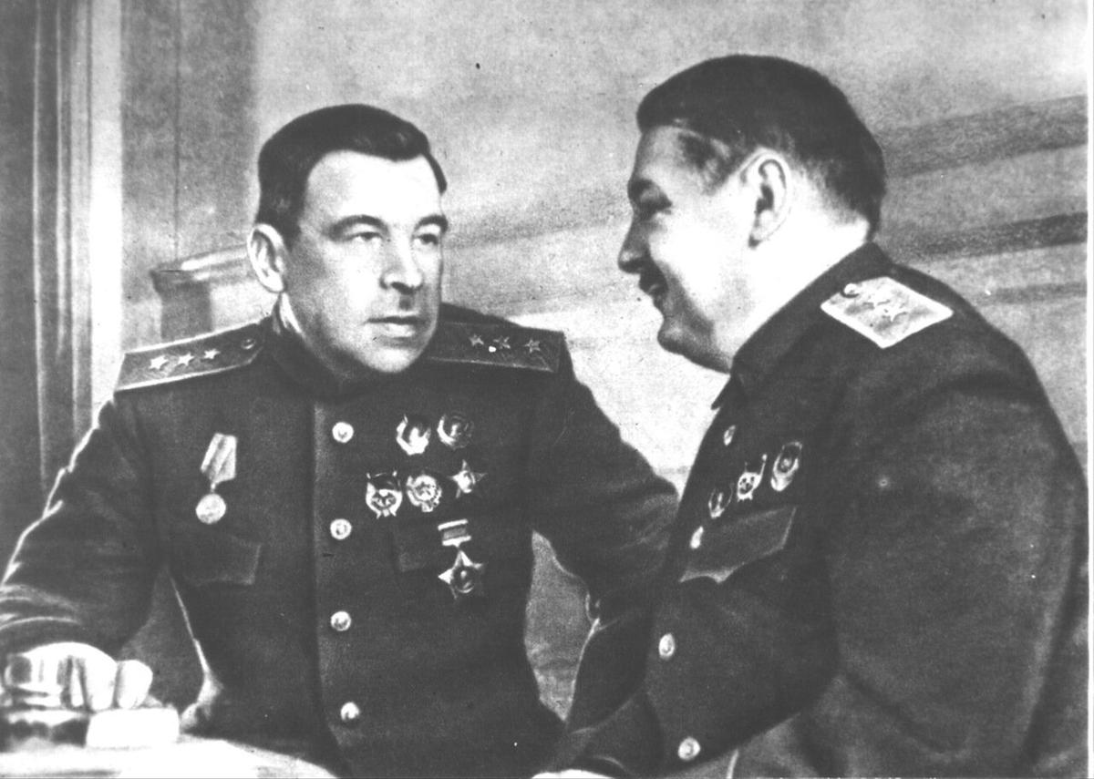 Леонид Говоров (слева) с Андреем Ждановым 3 июня 1943 года. Фото из архива семьи Говоровых.