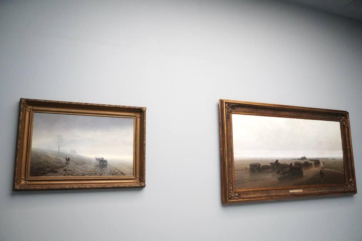 «Осенняя распутица» и «Чумацкий тракт в Мариуполе». Фото: Павел Борисенко / MR7