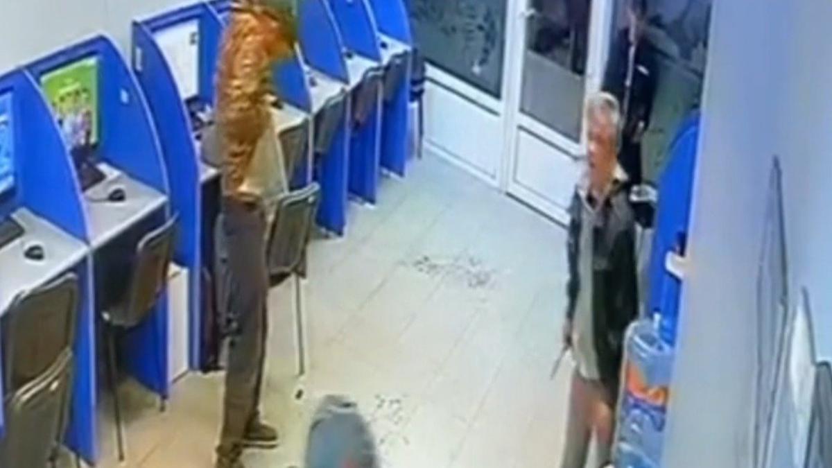 Охранник букмекерской конторы в драке с посетителями пустил в дело нож