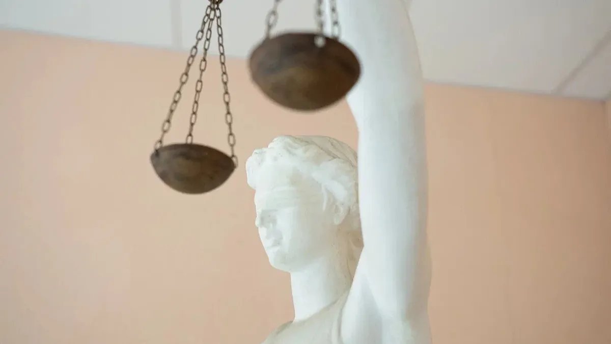 Верховный суд отправил на пересмотр дело о квартире Ларисы Долиной: певицу могут выселить принудительно