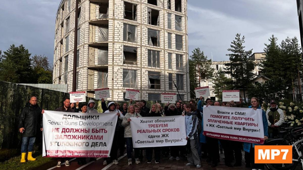 «Мы устали ждать»: дольщики недостроенного ЖК в Сестрорецке просят власти взять ситуацию на контроль