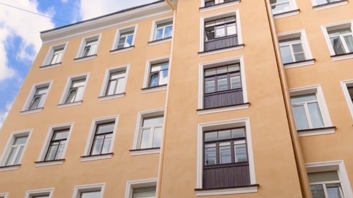 В историческом доме на улице Куйбышева восстановили уникальные окна