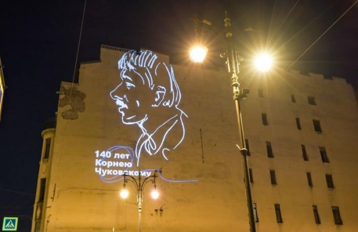 Световые проекции в честь 140-летия со дня рождения Чуковского появились в Петербурге
