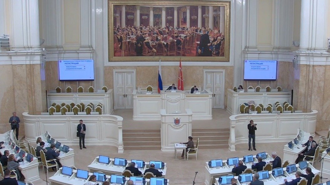 Скриншот трансляции Заксобрания Петербурга