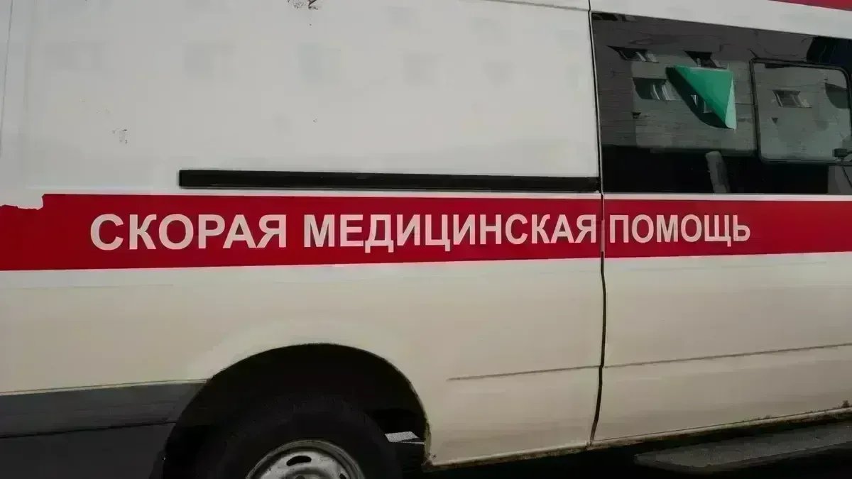 Тело 16-летней девушки нашли под окнами дома на проспекте Народного Ополчения