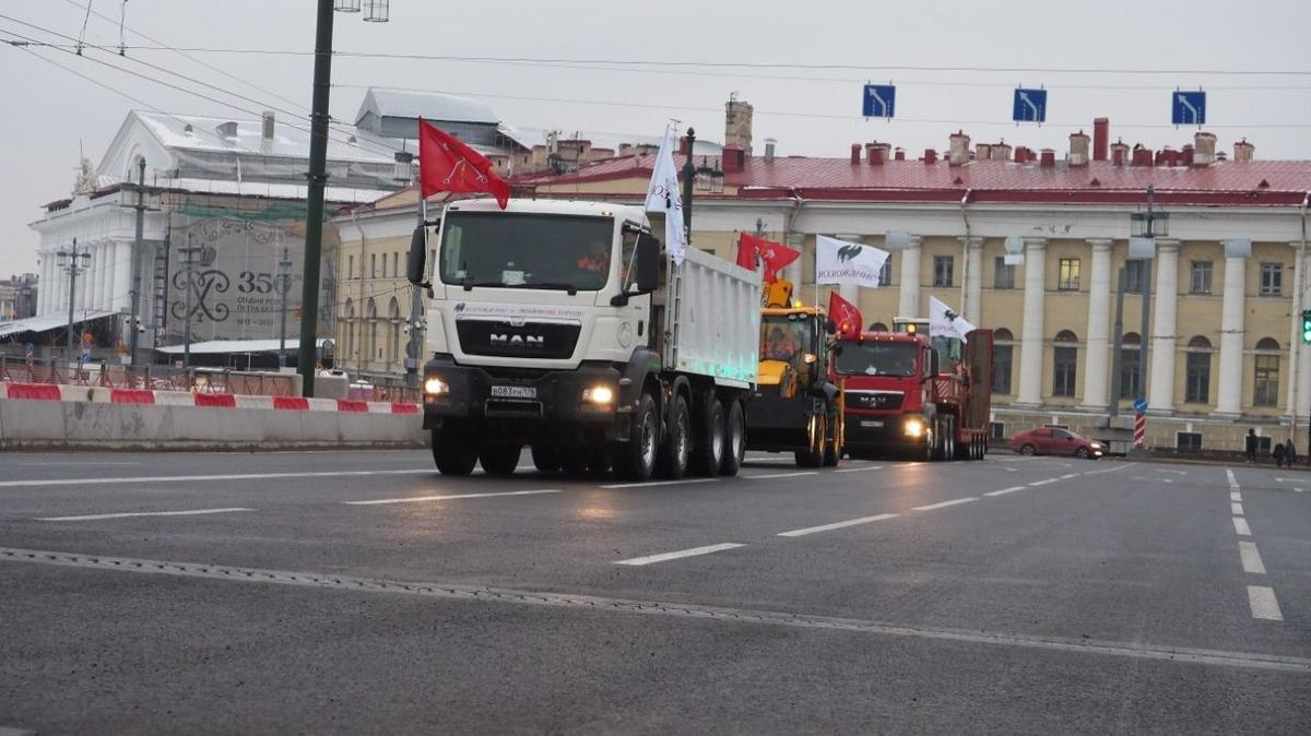 Биржевой мост открылся после 14 месяцев капремонта