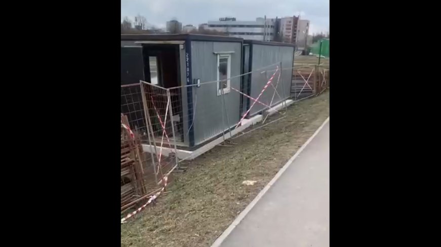 В парке Сахарова начали устанавливать строительные бытовки раньше срока: активисты написали заявление в полицию