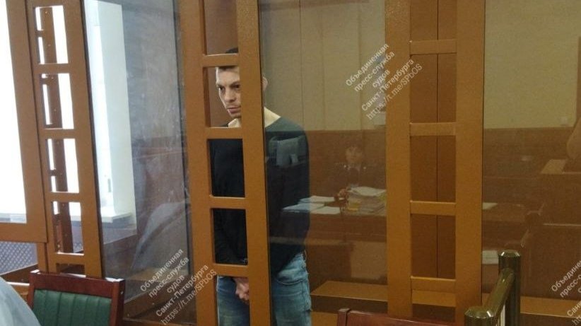 Жителя Колпино, стрелявшего в полицейского через дверь, отправили в СИЗО