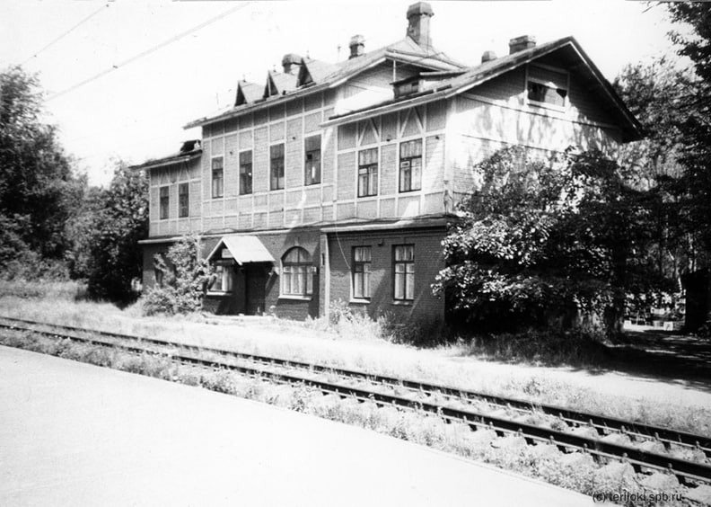 Вид на вокзал со стороны железной дороги в начале XX века. Фото: предоставлено организаторами проекта