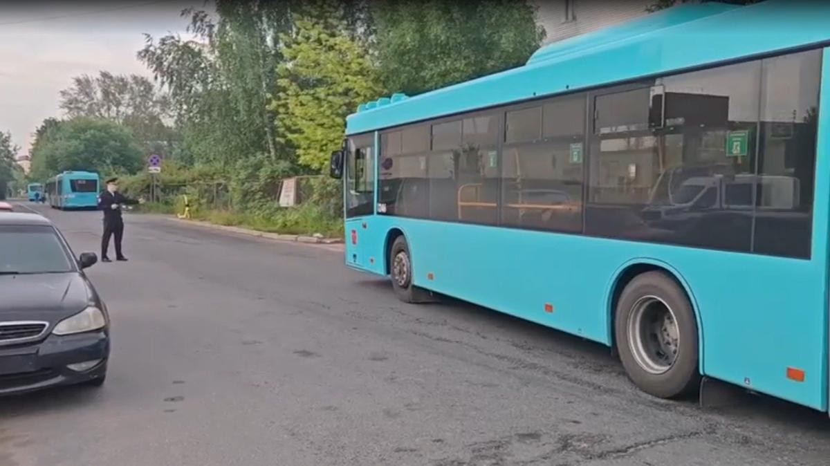 Скриншот видео: ГУ МВД по Петербургу и Ленобласти