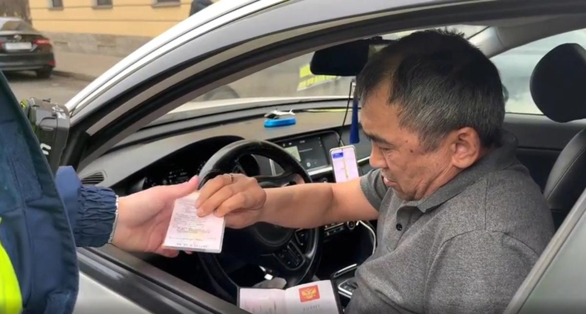 Скриншот видео: ГУ МВД по Петербургу и Ленобласти