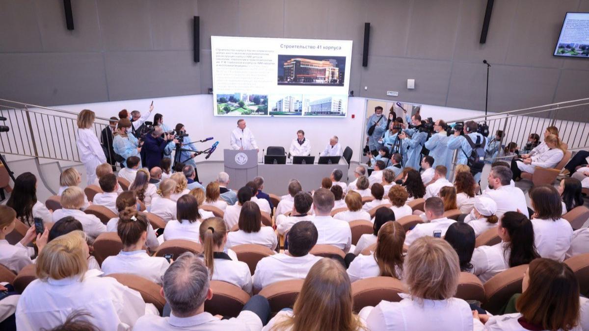 Фото: Смольный