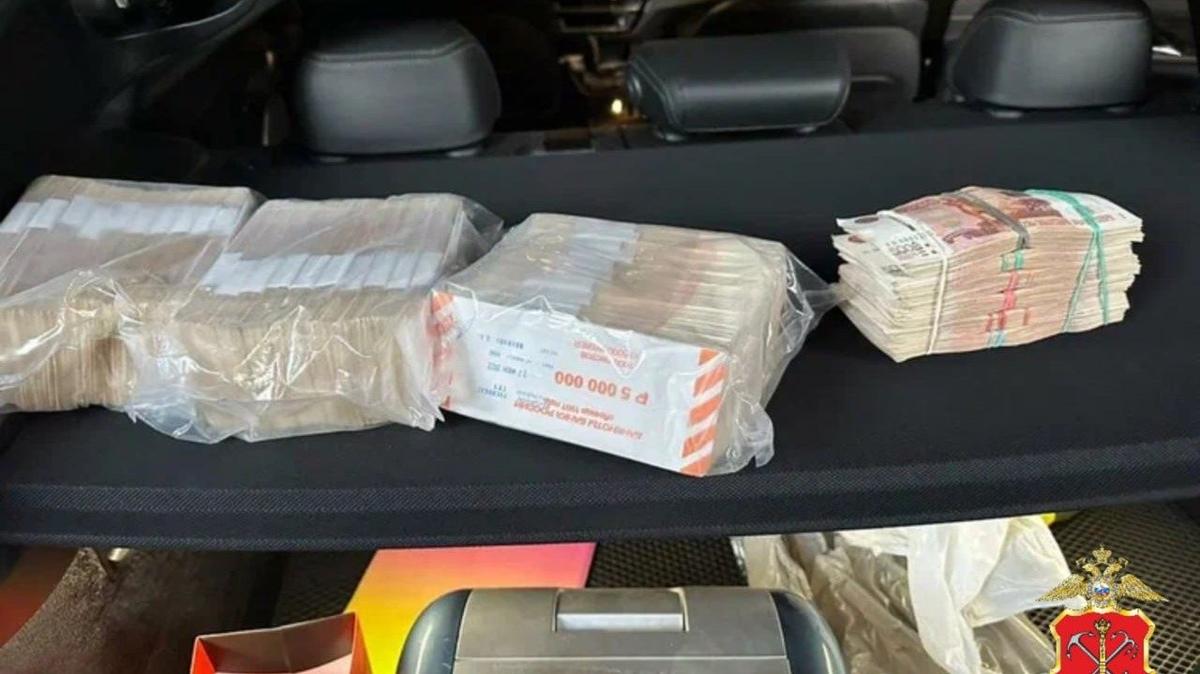 Уголовное дело против группы мошенников направлено в суд Петербурга