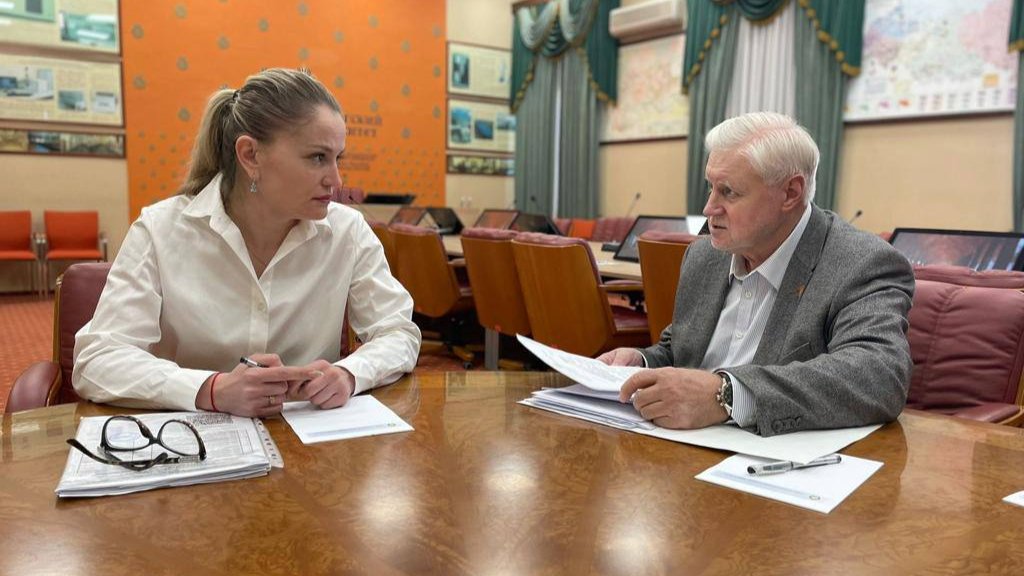 Кандидат Галина Симоненкова и глава партии «Справедливая Россия» Сергей Миронов. Фото: telegram-канал Cергея Миронова