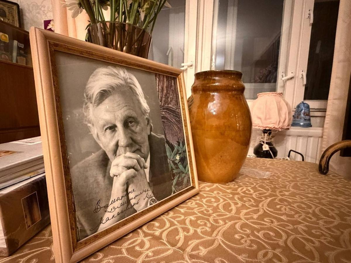 Снимок, подписанный Михаилом Дудиным для Валентины Дмитриевны. Фото: Валерия Шимаковская / MR7