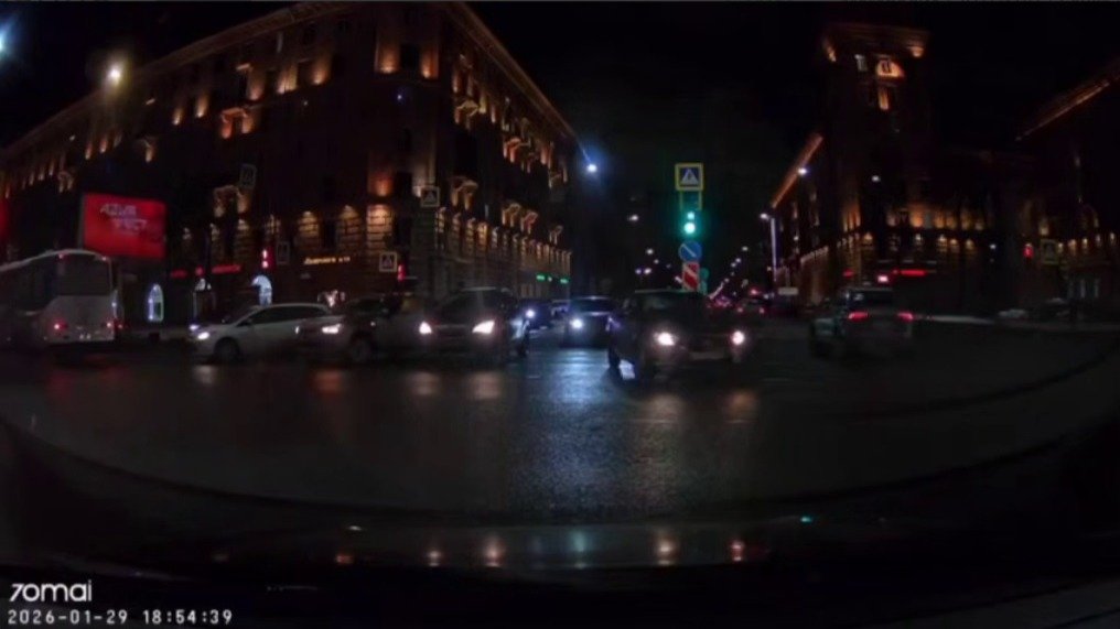 Скриншот видео: «Мегаполис»