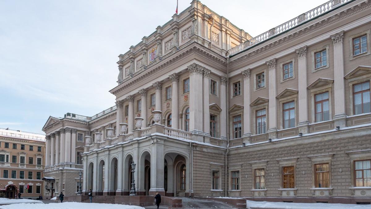 Итоги работы муниципалитетов, субсидии на оплату ЖКУ и центры раннего физического развития: что обсудили в ЗакСе 5 марта