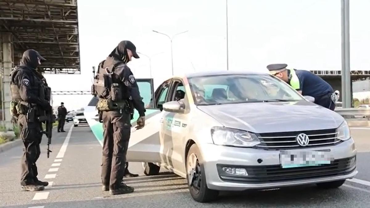 Четверых мигрантов выдворят из России после рейда на дорогах в Московском районе Петербурга