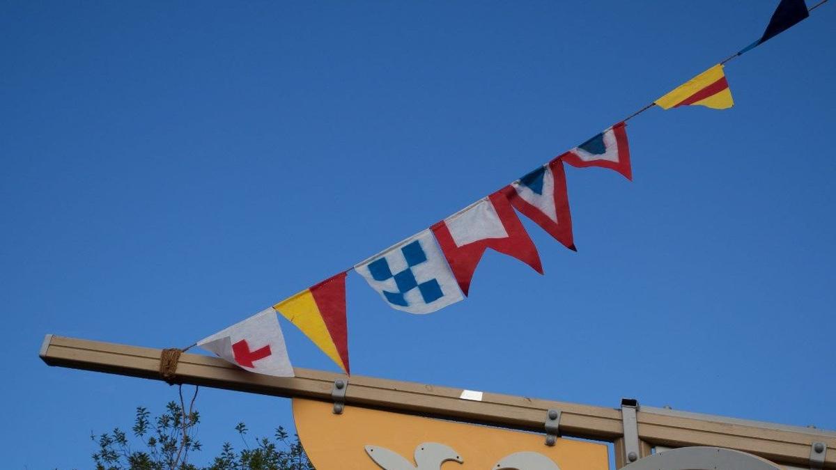 «А Я говорю вам: любите врагов ваших» — на детской площадке в Муринском парке появилась новая работа Вано Богомаза