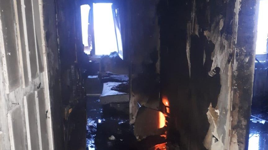 Сгоревшая квартира в городе Коммунары. Фото: пресс-служба УВО по Петербургу и Ленобласти