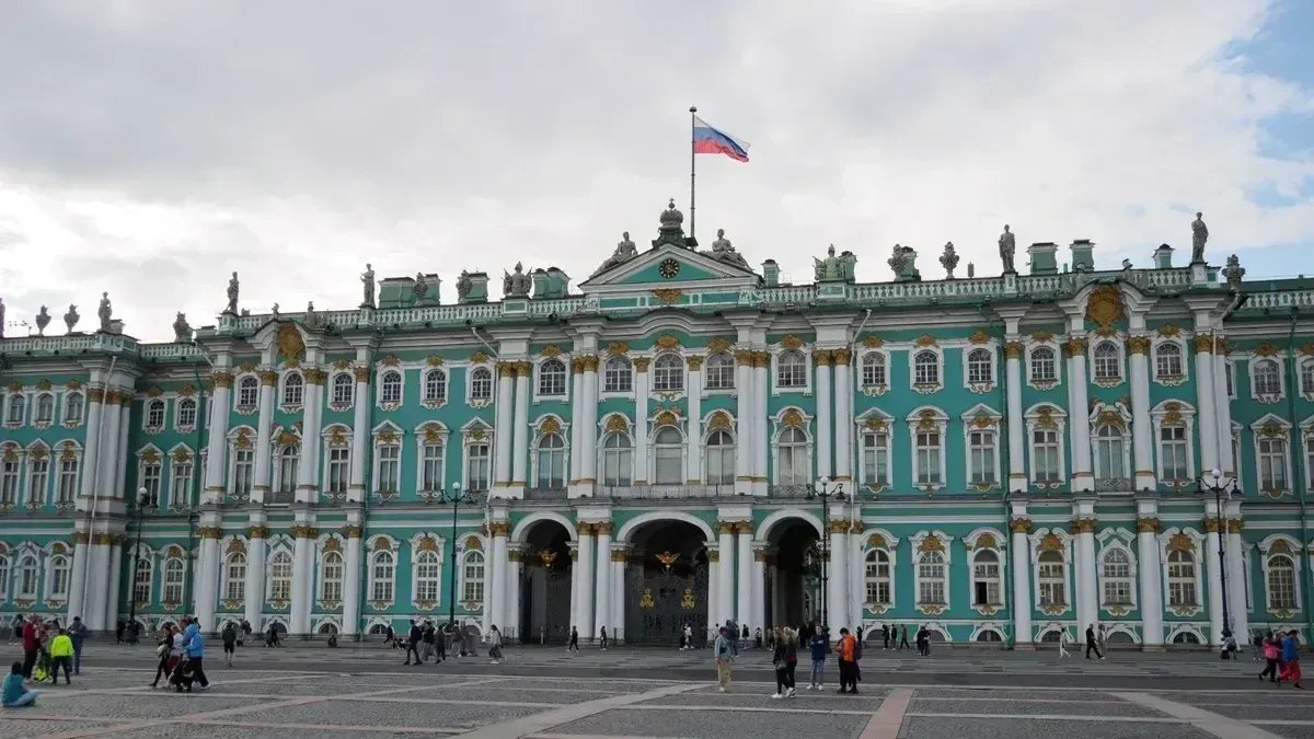 В Эрмитаж не пускают с рюкзаками, в ТРЦ «Галерея» установили металлодетекторы