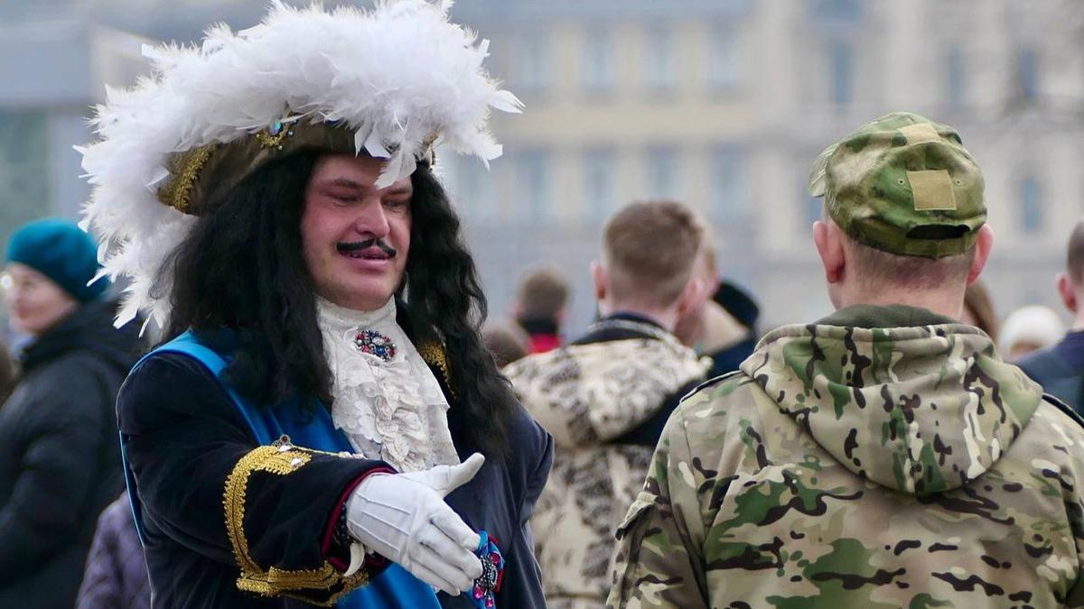 «Революционный матрос» избил «Петра Первого» напротив крейсера «Аврора»