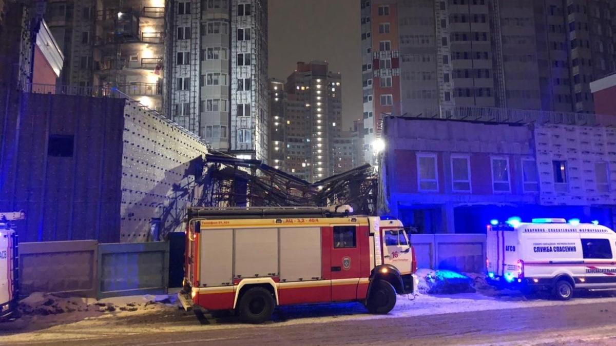 На стройплощадке ЖК на улице Кустодиева обрушились строительные леса