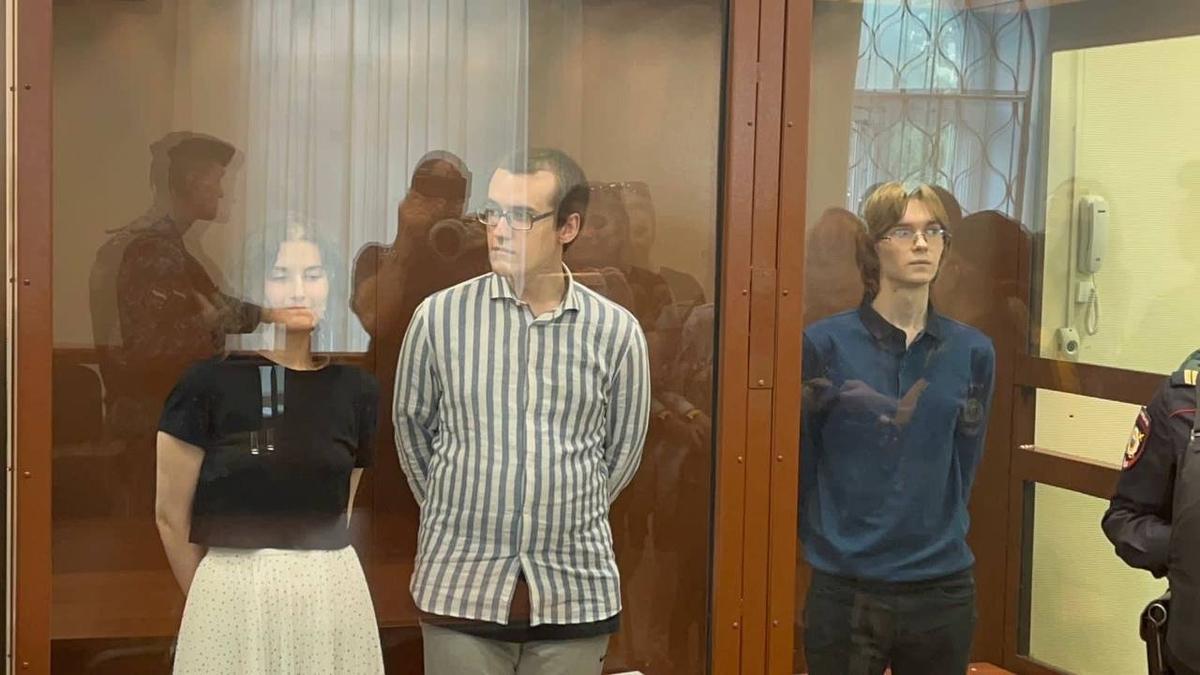 Валентин** (крайний справа) в сентябре 2023 года. Фото: пресс-служба судов Москвы