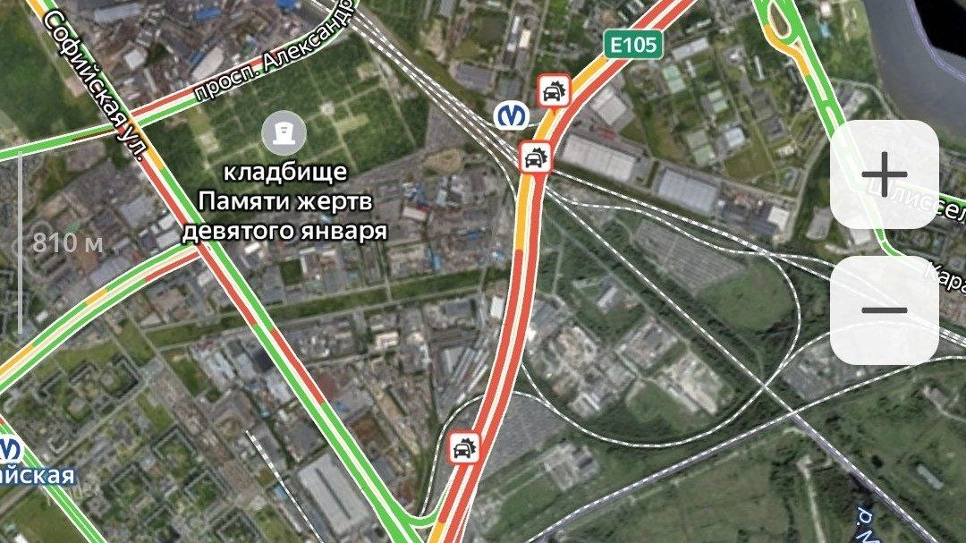 Петербургские водители в пятницу вечером стоят в восьмибалльных пробках