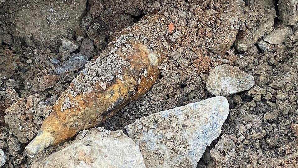На Пулковском шоссе строители нашли снаряд времён Великой Отечественной войны
