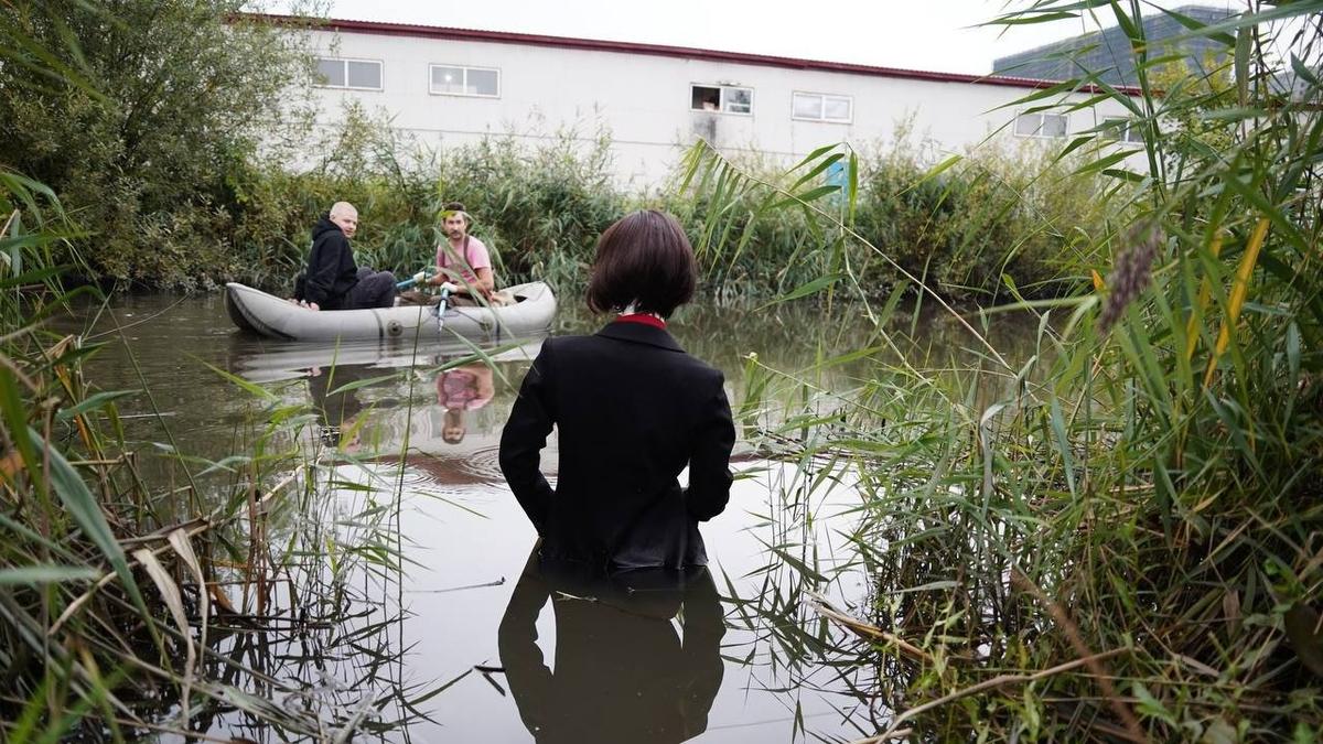 «С ощущением вывихнутости…» — пятая Красненькая биеннале открылась на заброшенном острове
