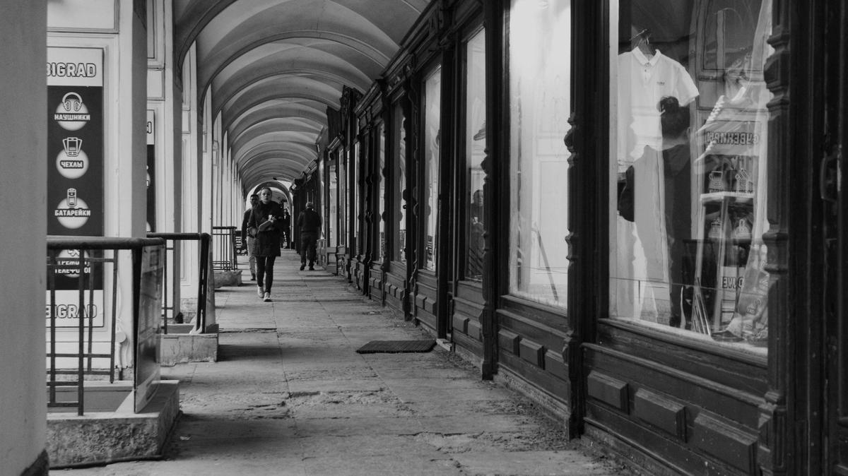 До конца августа в галерее «Борей» открыта фотовыставка Игоря Юхно, посвящённая Петербургу