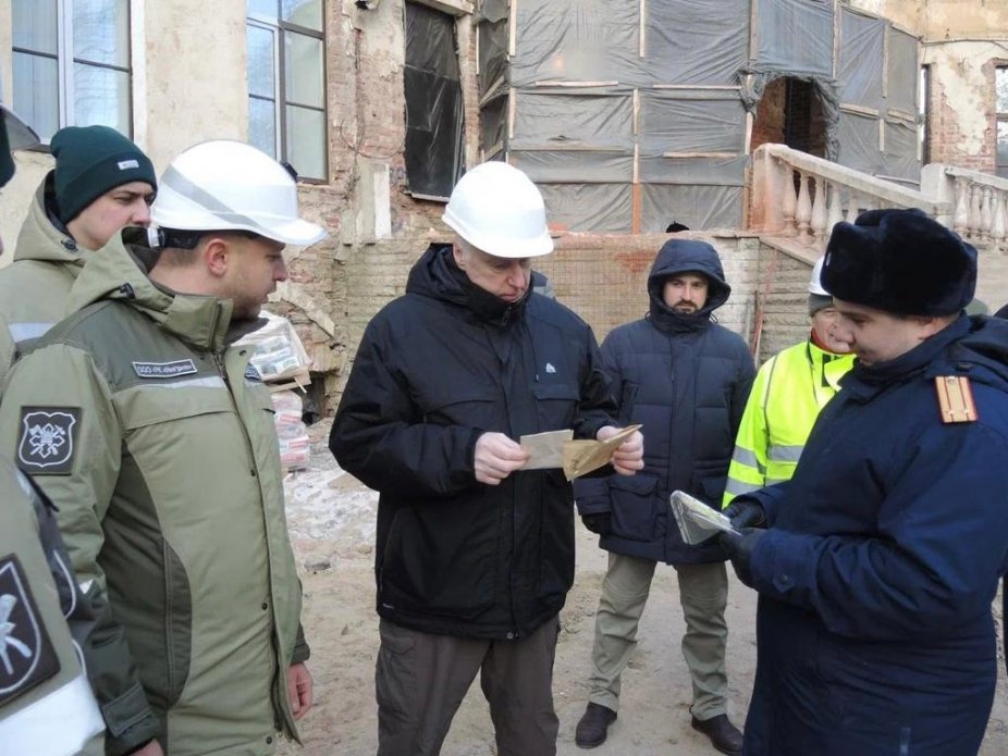 Во время реконструкции Академии СК рабочие нашли два интересных листка. Фото: пресс-служба Следственного комитета РФ