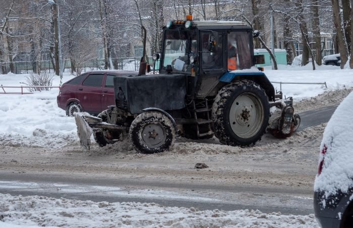 Почти в каждом третьем доме Петербурга обнаружили нарушения по уборке снега и мусора