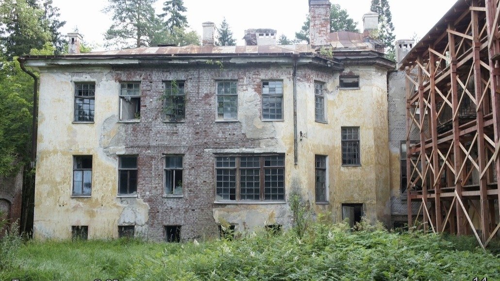 Как сейчас выглядит разрушающаяся дача Фаберже в Левашово