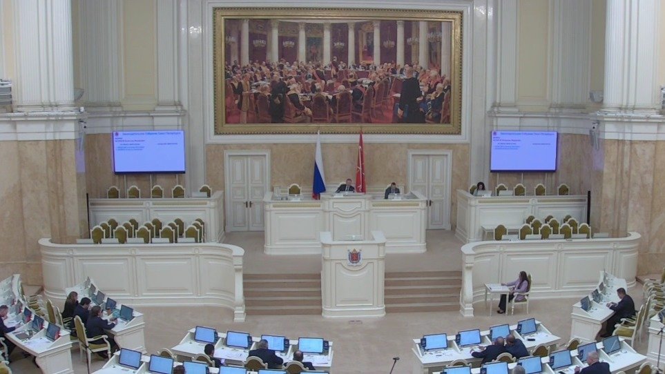 Скриншот с трансляции заседания ЗакСа