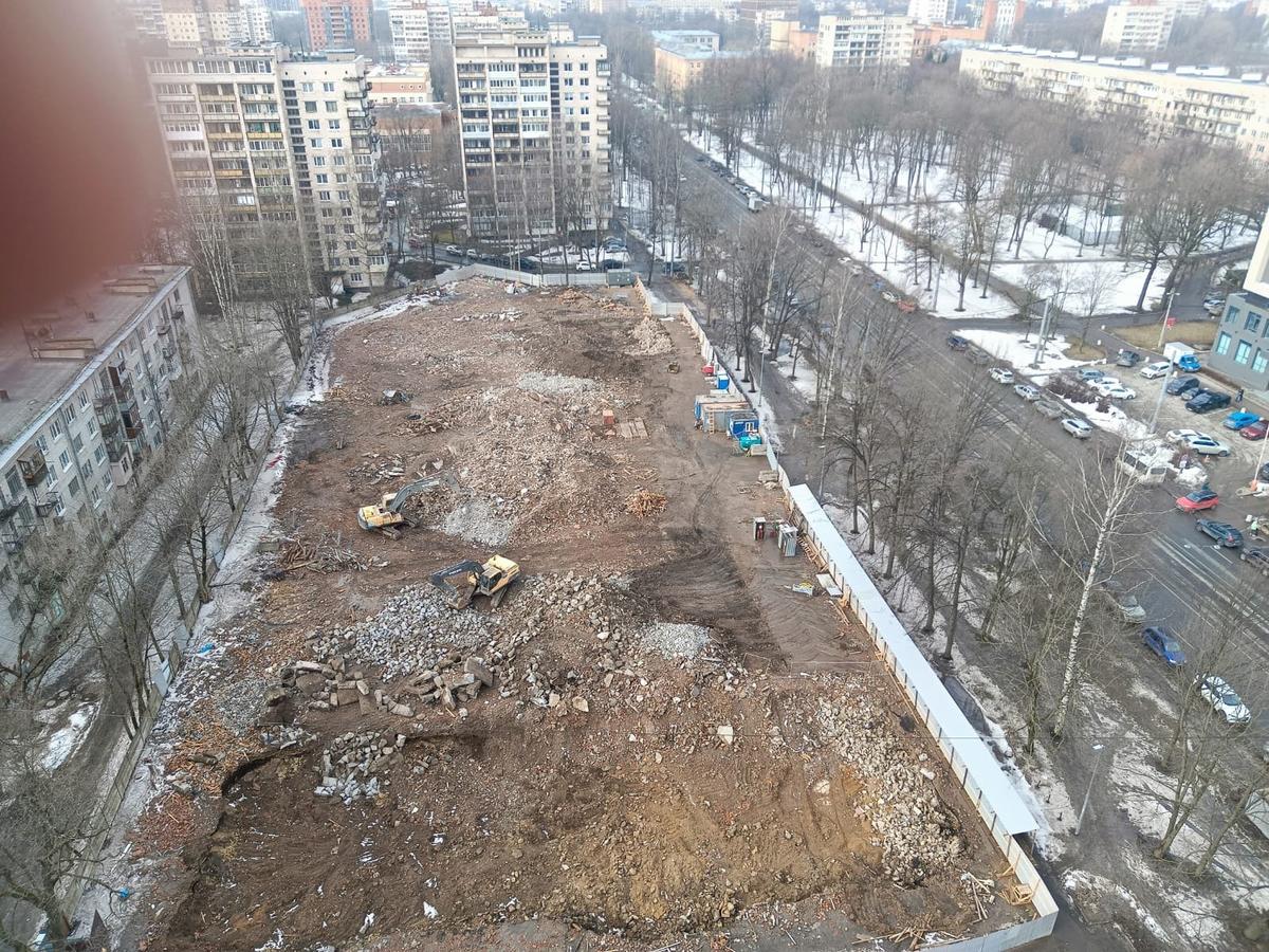 Стройплощадка на месте снесенного ВНИИБ, март 2026 года. Фото: МР7