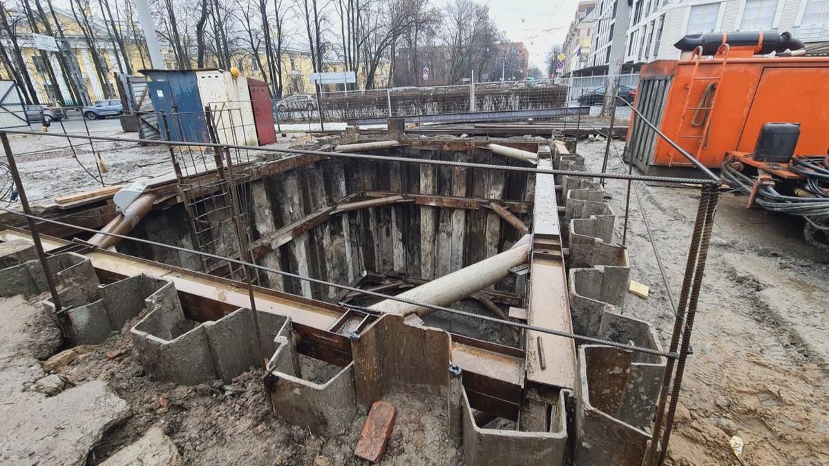 Канализационный коллектор начали строить на Петровском острове