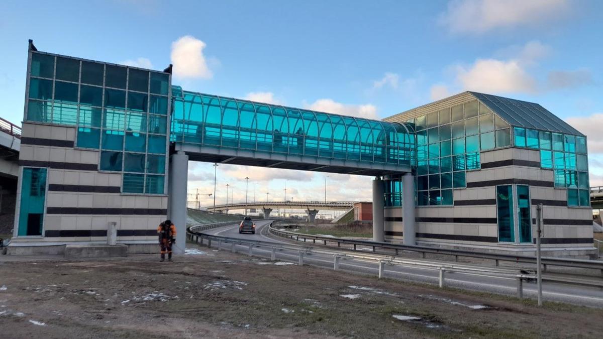 Пешеходный переход на развязке КАД с Пулковским шоссе починили