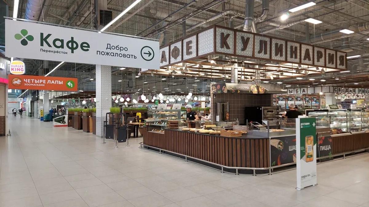 Роспотребнадзор снял с продажи 14 килограммов еды «Перекрёстка» из-за залетевших в магазин птиц